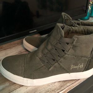 BRAND NEW!! Size 10 blowfish